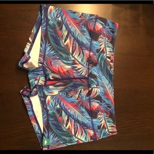 Wodbottom booty shorts